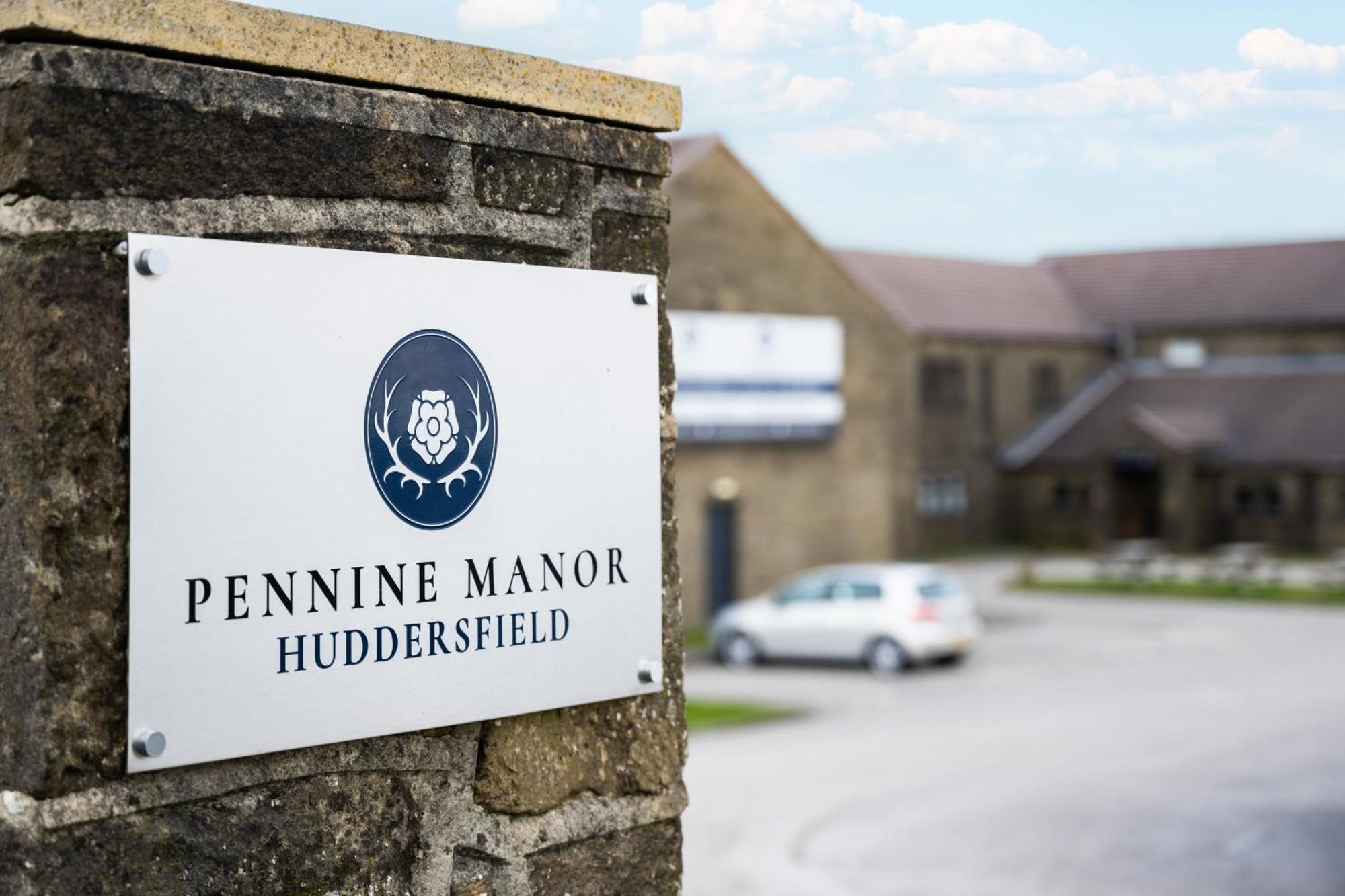 Pennine Manor Hotel Huddersfield Dış mekan fotoğraf